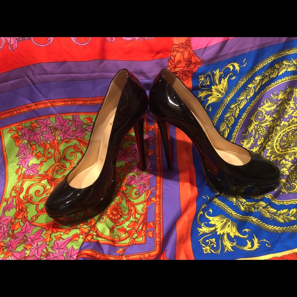Christian Louboutin Bianca black patent leather 👠